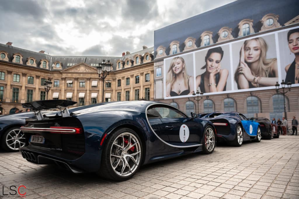 Line Up de Bugatti Chiron sur la plus belle place de Paris