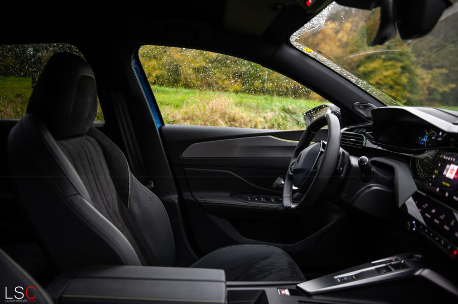 Intérieur de la nouvelle Peugeot 308 Hybrid 225 GT