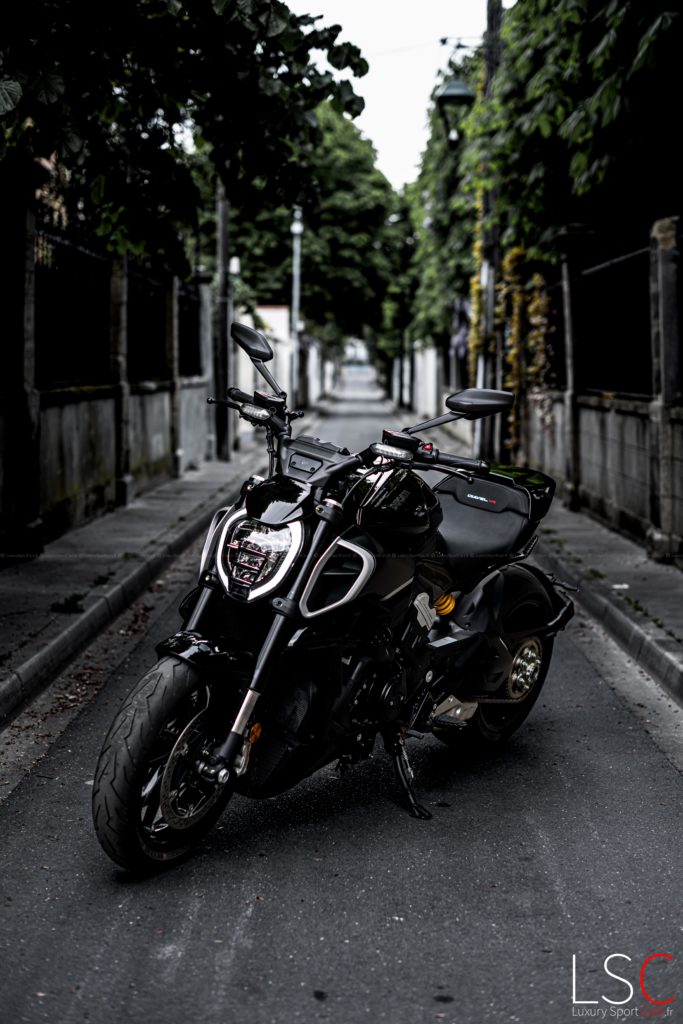 Essai de la Ducati Diavel V4 : la moto des enfers