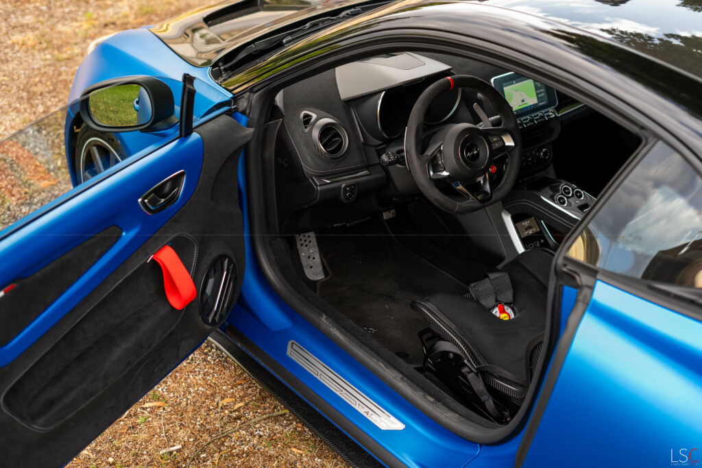 Intérieur de l'Alpine A110R essai par LuxurySportCars.fr