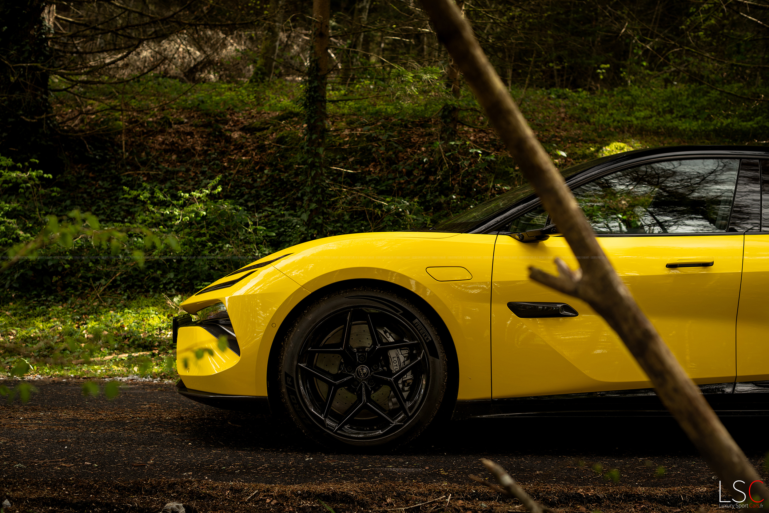 Lotus Emeya R par Thomas FLAMANT - LuxurySportCars.fr