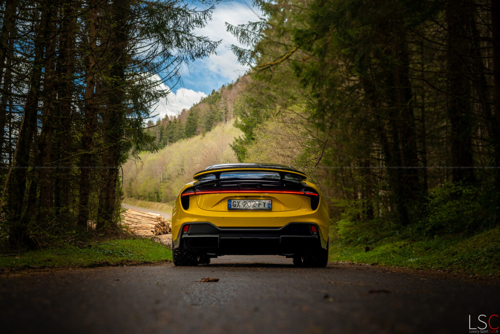 Lotus Emeya R par Thomas FLAMANT - LuxurySportCars.fr