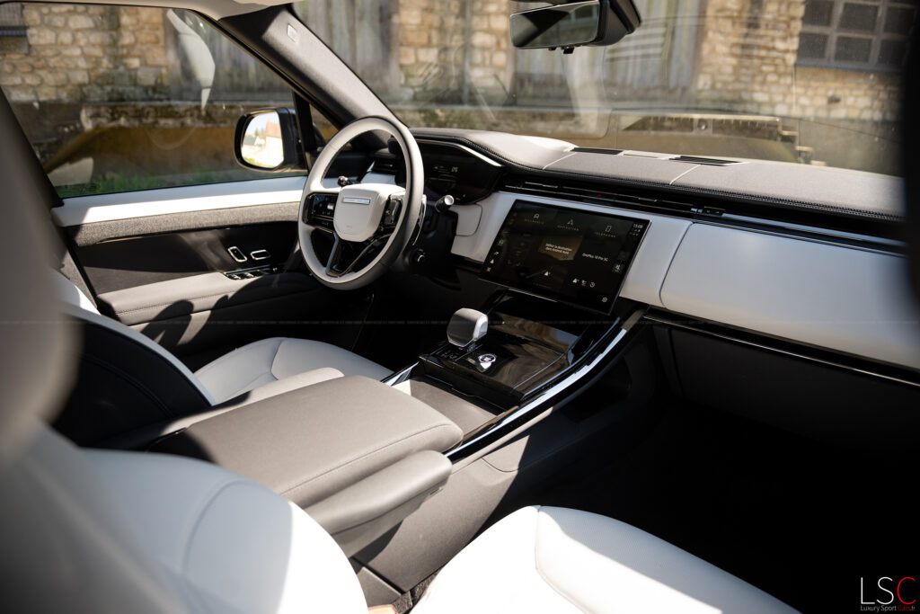 Intérieur et volant Range Rover P460e essai par Thomas FLAMANT - LuxurySportCars.fr