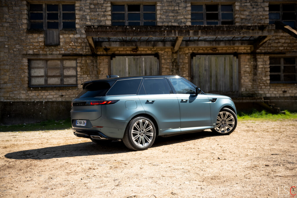 Vue arrière Range Rover P460e essai par Thomas FLAMANT - LuxurySportCars.fr
