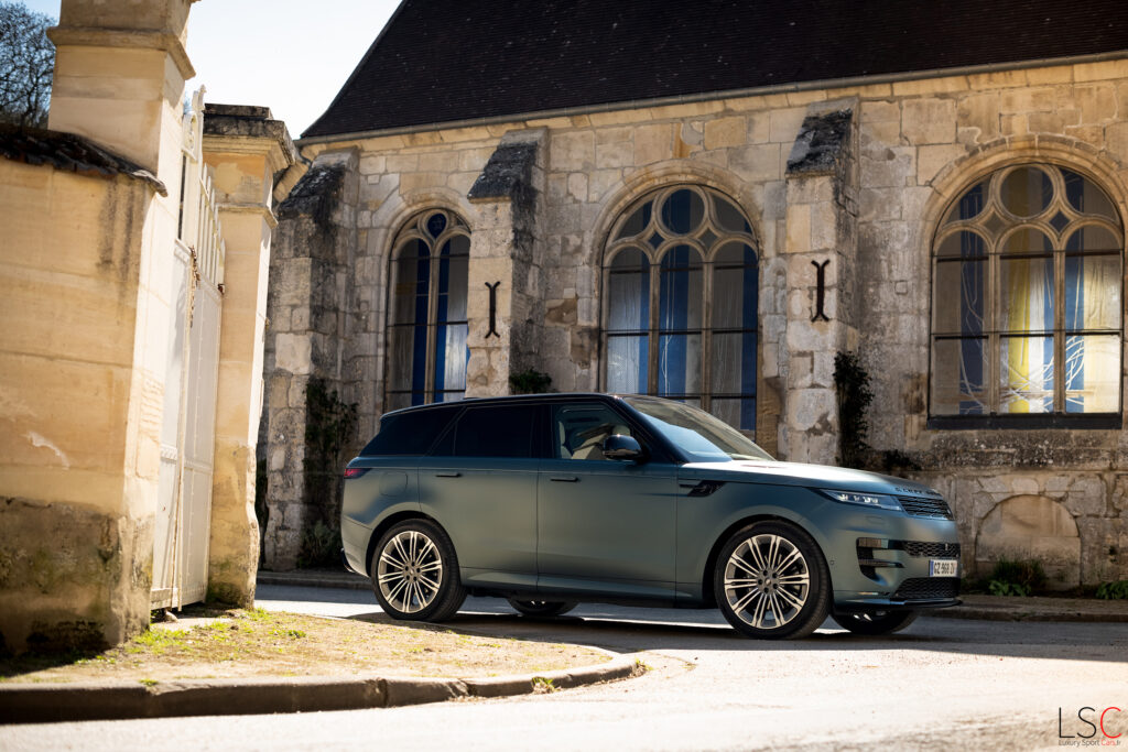 Profil Range Rover P460e essai par Thomas FLAMANT - LuxurySportCars.fr