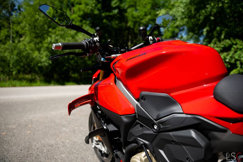 Ducati Streetfighter V4S 2025 par Thomas FLAMANT - LuxurySportCars.fr