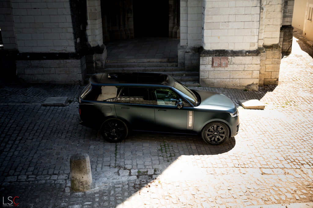 Essai Range Rover SV P550e à Tours par Thomas Flamant - LuxurySportCars.FR