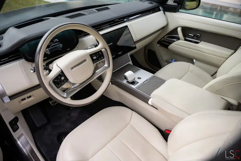 Intérieur Range Rover SV P550e à Tours par LuxurySportCars.FR