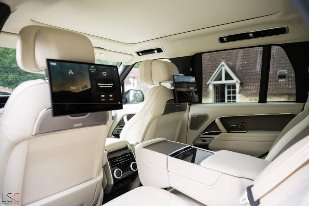 Intérieur Range Rover SV P550e à Tours par Thomas Flamant - LuxurySportCars.FR