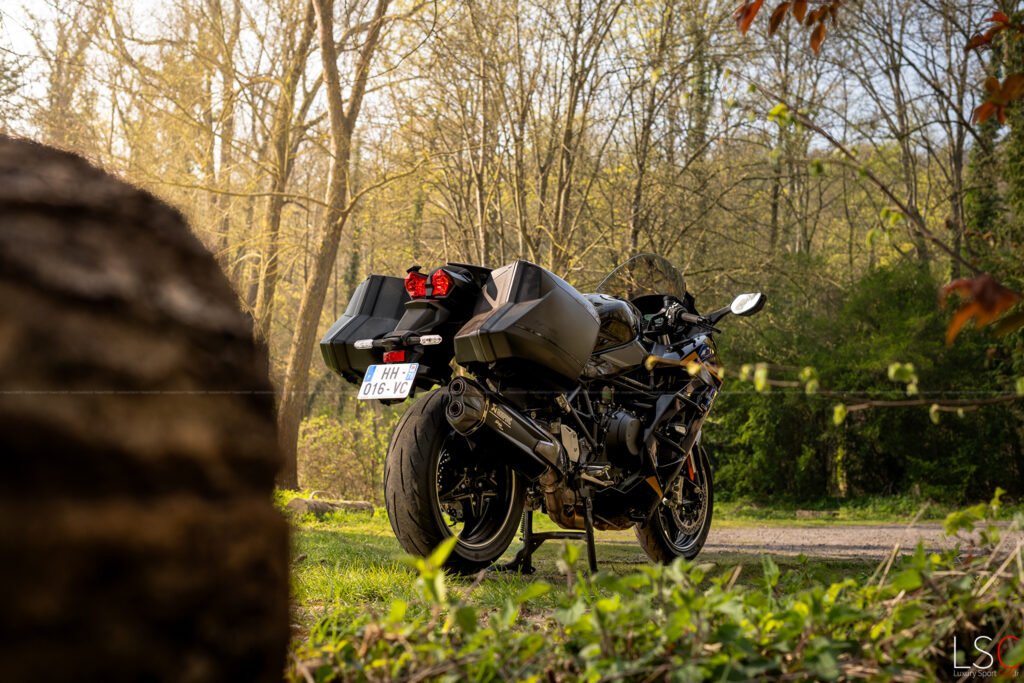 Kawasaki H2 SX SE essai par LuxurySportcars.fr